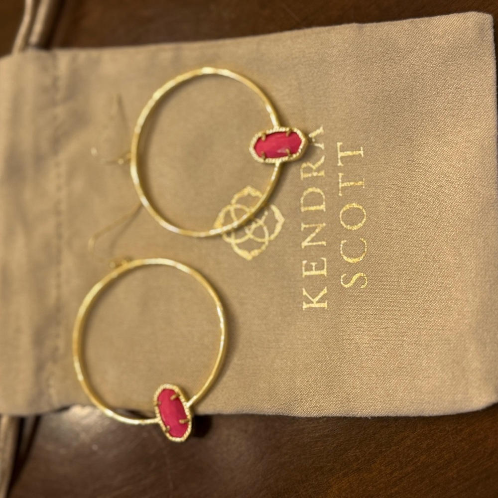 Kendra Scott Elora Gold Hoop Earrings with Pink Stone